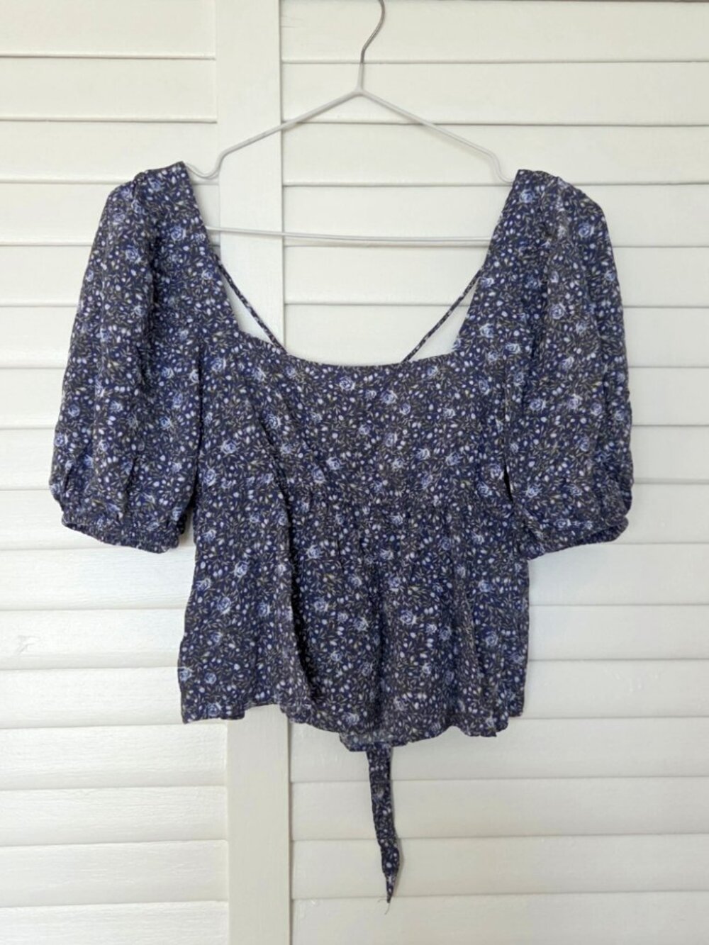 H&M - Floral Puff Sleeve Crop Top